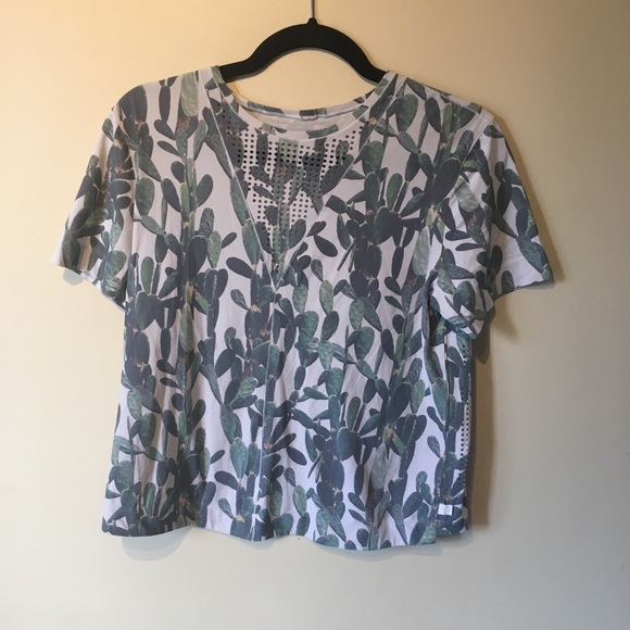 Lululemon size 6 perfectly perfed tee. - Picture 4 of 13